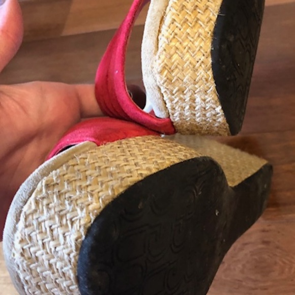 UGG RED SUEDE PLATFORM WEDGE - Picture 4 of 5